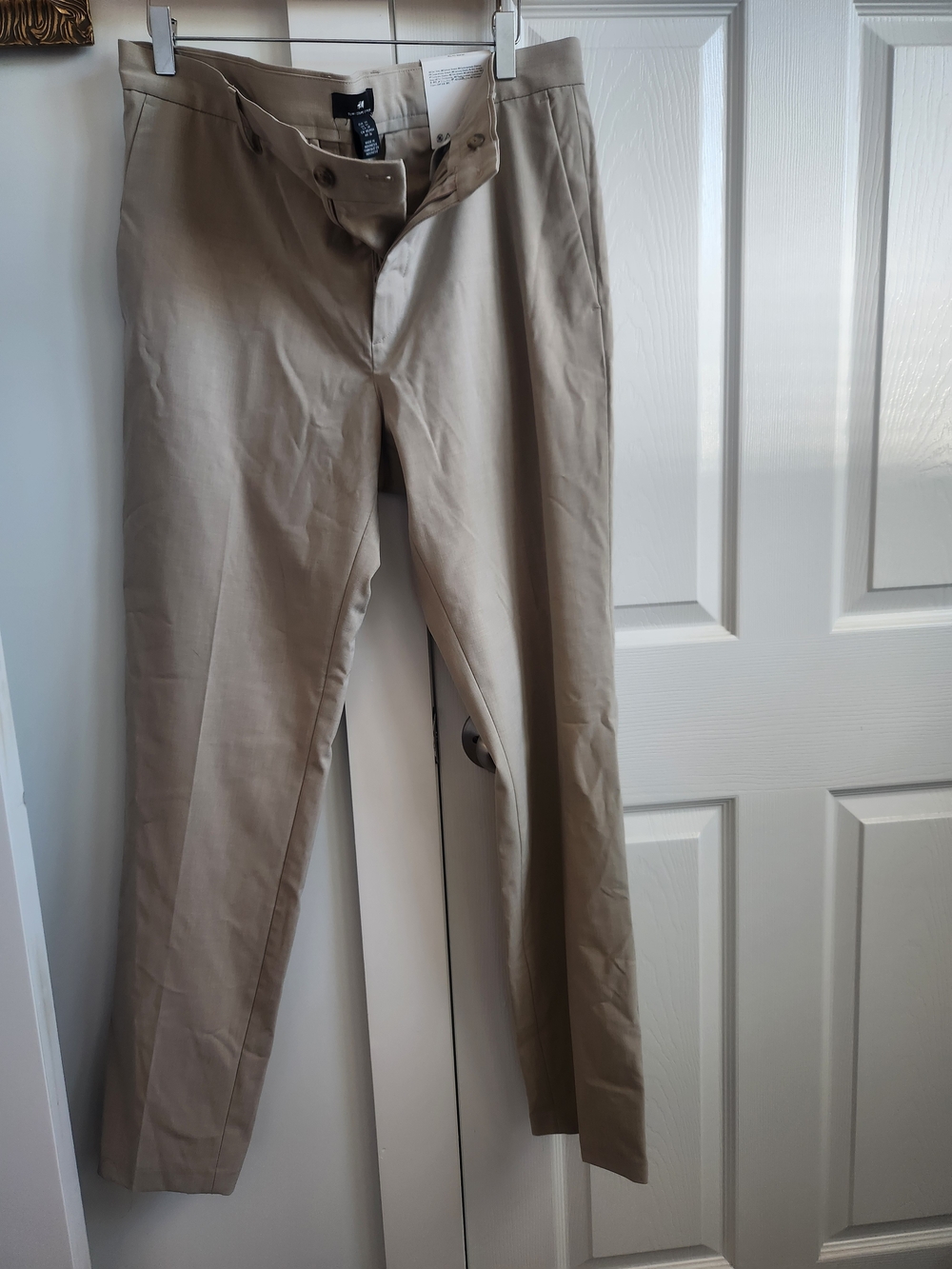 H&M Men's Slim Straight Chinos in Light Khaki